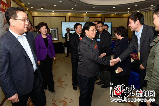 趙克志張慶偉看望參加全國(guó)兩會(huì)報(bào)道的新聞工作者