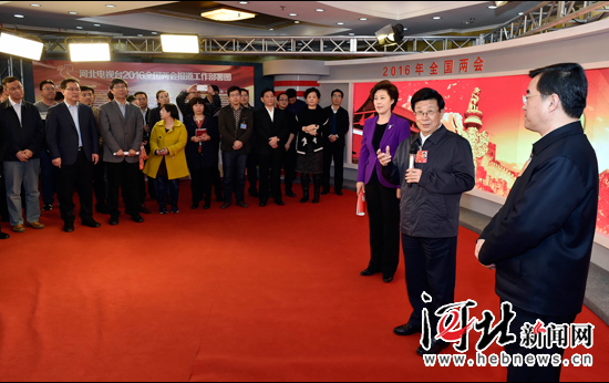 趙克志張慶偉看望參加全國(guó)兩會(huì)報(bào)道的新聞工作者