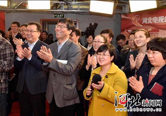 趙克志張慶偉看望參加全國(guó)兩會(huì)報(bào)道的新聞工作者