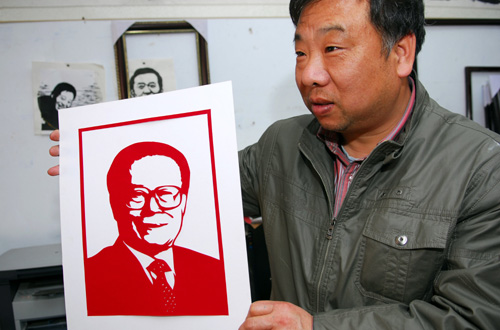 河南民間藝人創(chuàng)作四代領(lǐng)導(dǎo)人肖像喜迎上海世博會(huì)