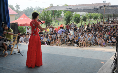 夏邑縣開展舞臺藝術(shù)送農(nóng)民活動