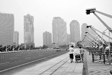 下半年樓市調(diào)控繼續(xù)從嚴(yán) 業(yè)內(nèi)稱鄭州房?jī)r(jià)難大跌