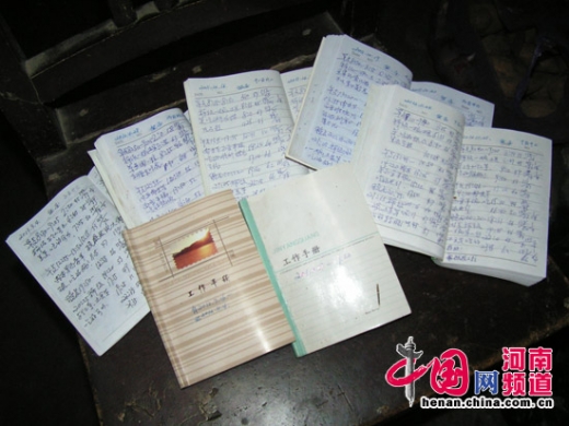 信陽(yáng)老人精心照料癱瘓妻子 5年間書寫千篇護(hù)理日記