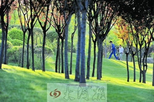 人曬跑了，街上沒(méi)那么堵了