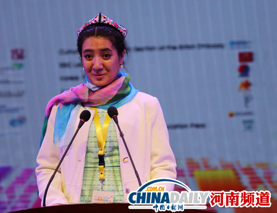 21世紀英語演講賽預(yù)熱 選手百年大禮堂“彩排”