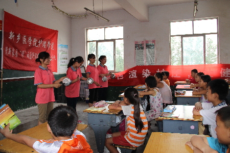 “綠”動(dòng)環(huán)保走俏農(nóng)鄉(xiāng)校園（圖）