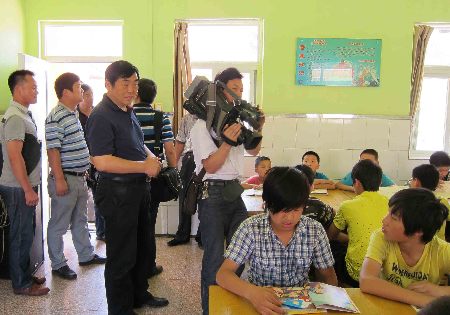 平頂山市：關注貧困地區(qū)兒童 將愛心進行到底