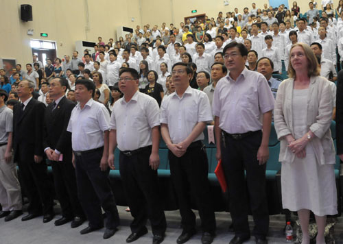 河南楓葉國(guó)際學(xué)校開(kāi)學(xué)典禮隆重舉行