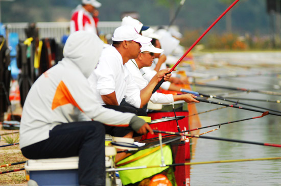 第七屆全國農(nóng)運(yùn)會釣魚比賽激烈進(jìn)行
