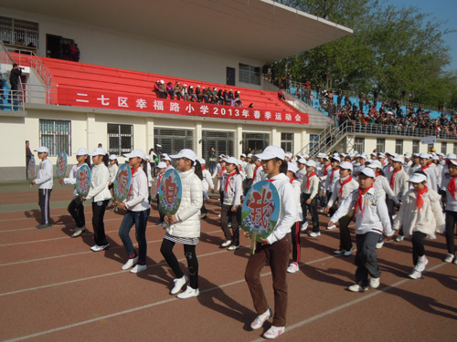 鄭州市二七區(qū)幸福路小學舉辦運動會 培育多彩舞臺