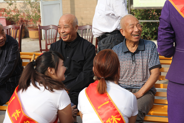 禹州愛心企業(yè)一休堂保健九九重陽獻愛心為老人服務(wù)
