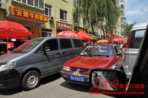 哈爾濱市交警部門(mén)嚴(yán)查旅游景區(qū)周邊交通秩序