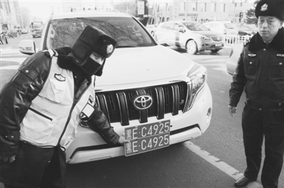 齊齊哈爾整治無(wú)牌“豪車” 6輛未懸掛號(hào)牌車輛被查處