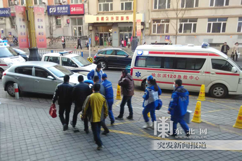 哈爾濱多人被困恒運(yùn)大廈電梯內(nèi) 一女子昏迷送醫(yī)院急救