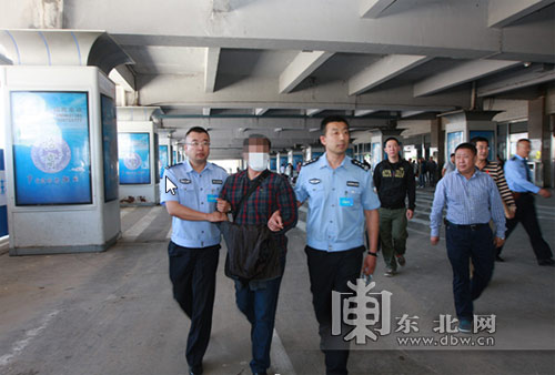 黑龍江警方連續(xù)勸返兩名出逃國外的經(jīng)濟(jì)犯罪嫌疑人