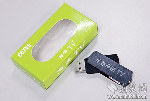 武漢出現(xiàn)三無產(chǎn)品萬能電視棒 號稱能看成人臺
