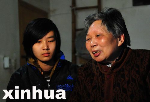 “保姆奶奶”情傳四方 網(wǎng)絡(luò)內(nèi)外愛(ài)心潮涌