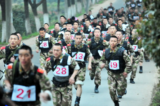 武警湖北總隊(duì)開展特戰(zhàn)集訓(xùn)（圖）
