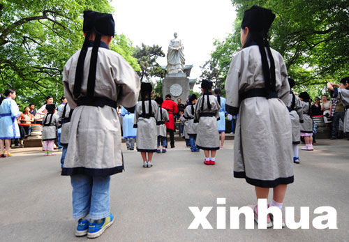 武漢：兒童古禮祭屈原 體驗(yàn)端午文化
