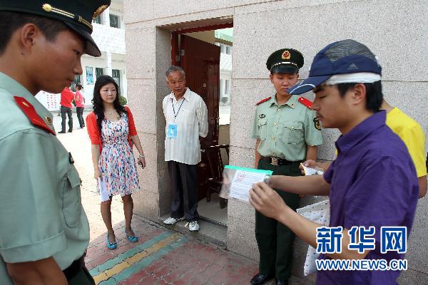 湖北竹溪一考生重大車禍蘇醒后堅(jiān)持赴考（圖）