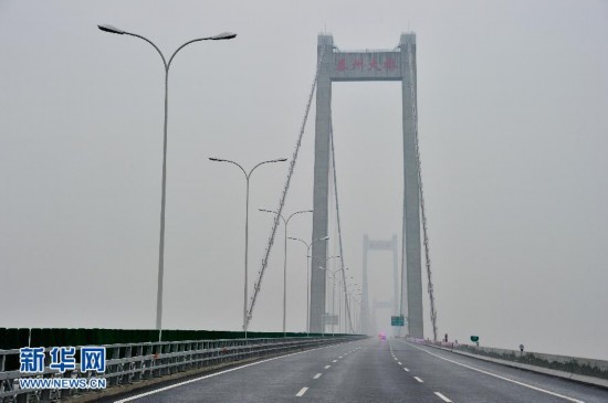全球首座千米級(jí)多跨懸索橋通車