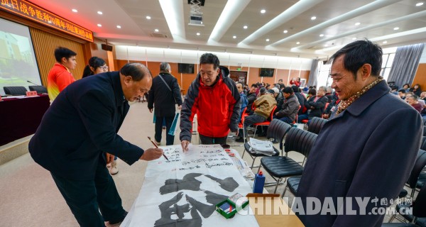 武漢工程科技學院舉辦書法篆刻作品展