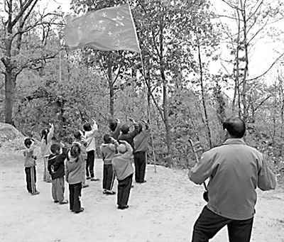 「身邊的感動(dòng)」秦嶺深處，二胡奏響國(guó)歌