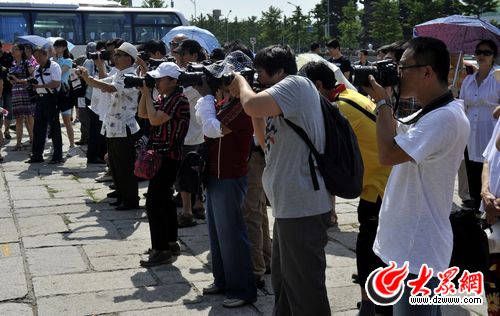 “黨旗漫卷中國(guó)紅”啟程 180天走進(jìn)56個(gè)民族家庭