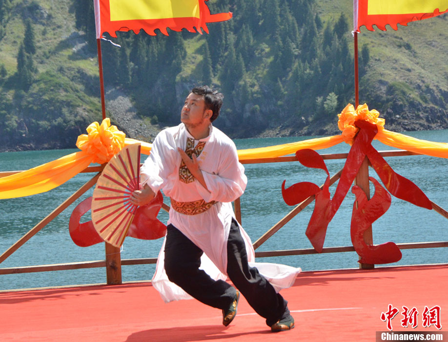 天山武林大會(huì)表演不“對(duì)打” 觀眾失望：似老人晨練
