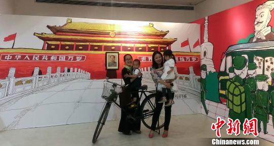 “國(guó)人旅行百年展”在798藝術(shù)區(qū)上演 呈現(xiàn)懷舊時(shí)光隧道
