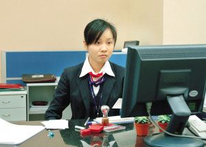 各行業(yè)年終獎盤點(diǎn):有的發(fā)奔馳車 有的發(fā)衛(wèi)生巾
