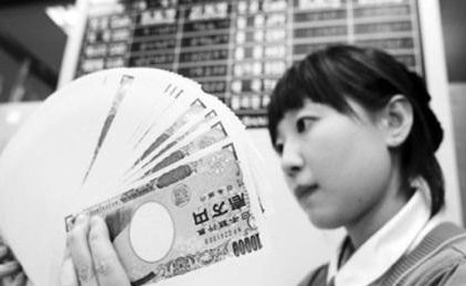 各行業(yè)年終獎盤點(diǎn):有的發(fā)奔馳車 有的發(fā)衛(wèi)生巾