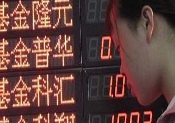 各行業(yè)年終獎盤點(diǎn):有的發(fā)奔馳車 有的發(fā)衛(wèi)生巾
