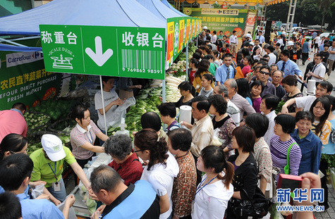 全國各地農(nóng)超對接救助“賣難”菜農(nóng)