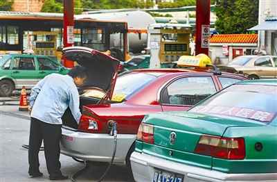 油價(jià)、CPI雙降 搭車(chē)漲價(jià)的行業(yè)何時(shí)“下車(chē)”?