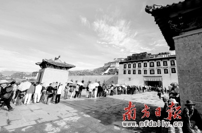 暑期旅游已全面進(jìn)入高峰 西藏游價(jià)格上漲近兩成