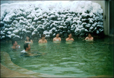 長(zhǎng)白山:冰天雪地泡溫泉