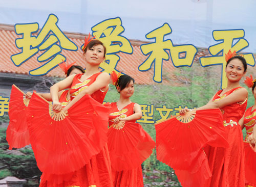 長春：舉行千人文藝匯演紀念抗日戰(zhàn)爭勝利66周年