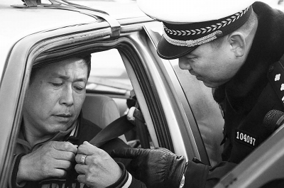 長春機動車駕駛員、乘客不系安全帶將被罰款50元