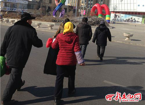 長春凱旋路客運(yùn)站附近黑車小群體招攬“一條龍”