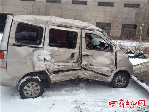 面包車側(cè)滑進(jìn)反向車道被貨車迎頭撞上 4人死亡