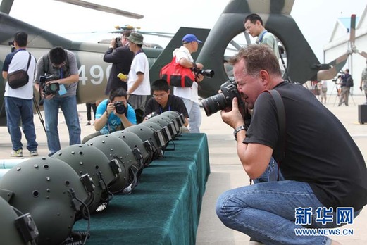 全軍第一支武裝直升機(jī)部隊(duì)向中外媒體開放
