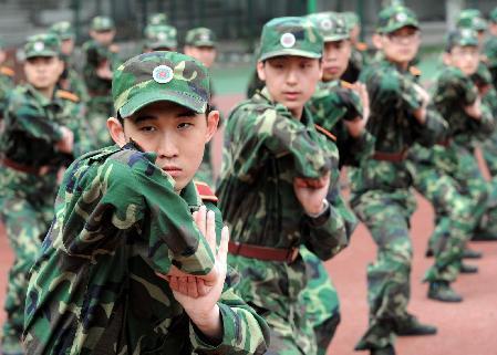南京：應(yīng)屆畢業(yè)國(guó)防生投入軍政訓(xùn)練