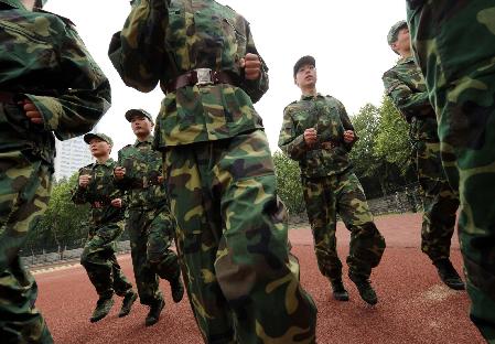 南京：應(yīng)屆畢業(yè)國(guó)防生投入軍政訓(xùn)練