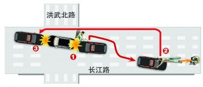 南京街頭兩轎車(chē)疑因斗氣對(duì)撞3次 踹裂擋風(fēng)玻璃