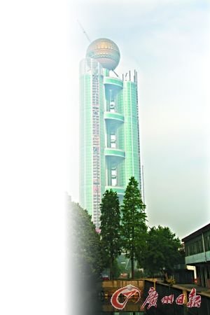 華西村轉型發(fā)展旅游業(yè) 用3億黃金裝點酒店