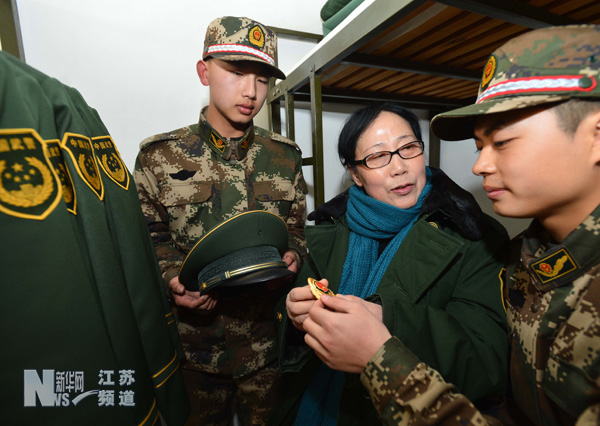 兵媽媽進(jìn)警營