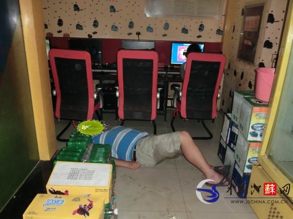 南京浦口一男子連續(xù)上網5小時猝死網吧[組圖]