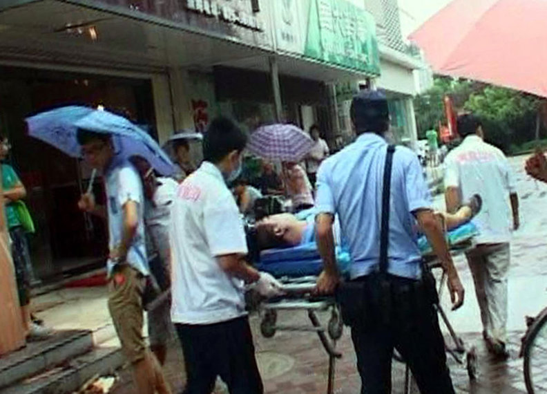 南京浦口一男子連續(xù)上網(wǎng)5小時猝死網(wǎng)吧[組圖]