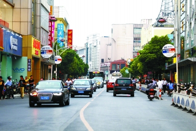 一條城市干道 何以建成13年未“開膛破肚”？